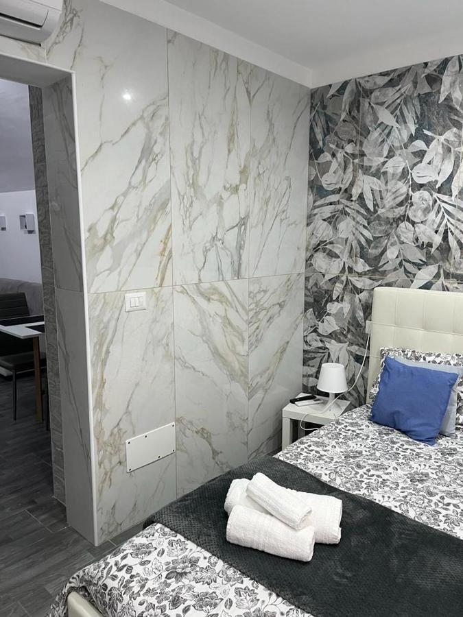 Suite Nicolai 165 Bari Exteriör bild